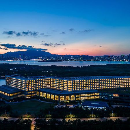 Wyndham Grand Qingdao Hotel Exterior foto