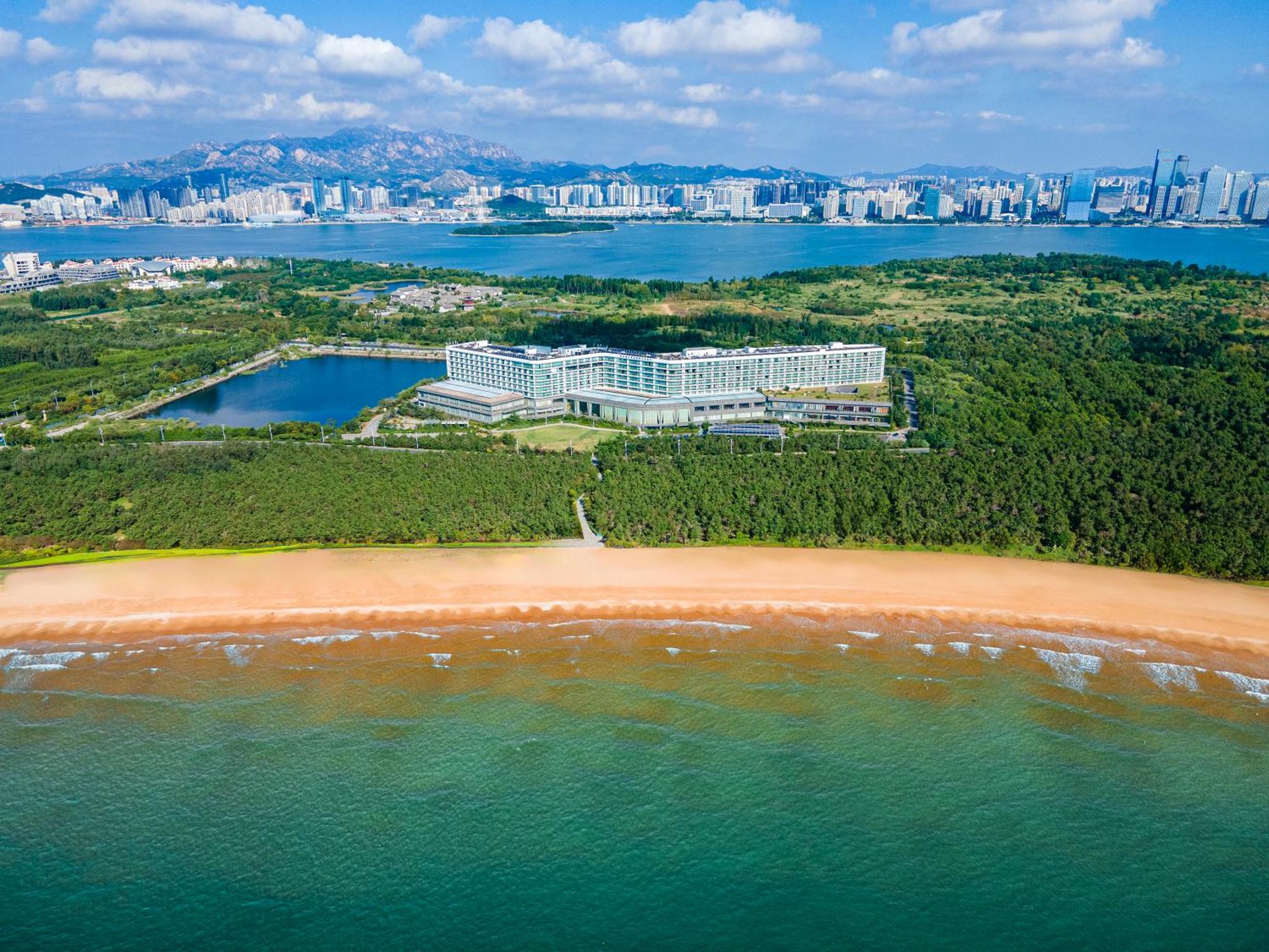Wyndham Grand Qingdao Hotel Exterior foto
