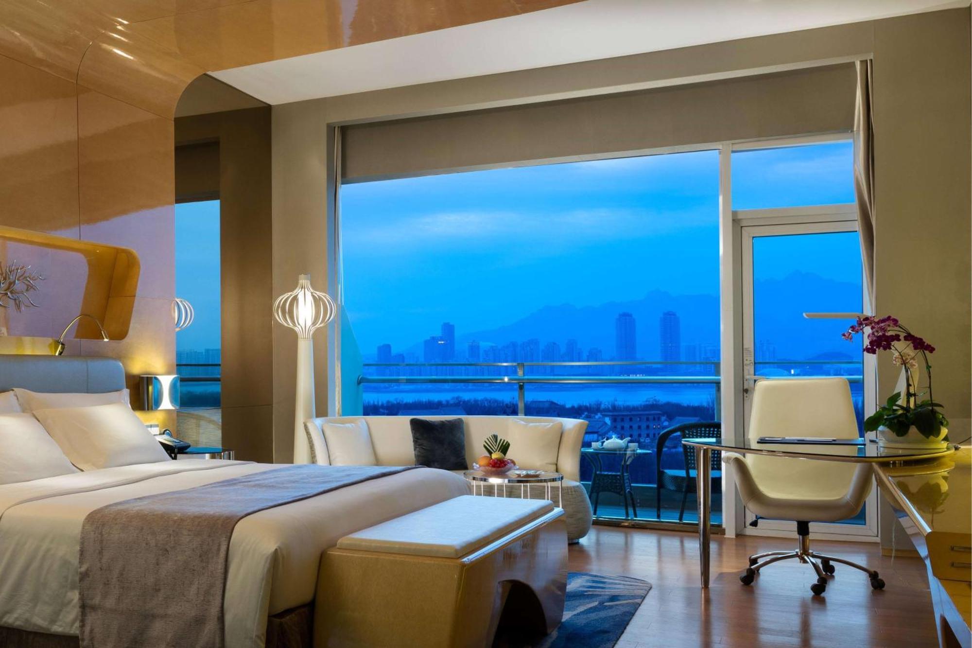 Wyndham Grand Qingdao Hotel Exterior foto