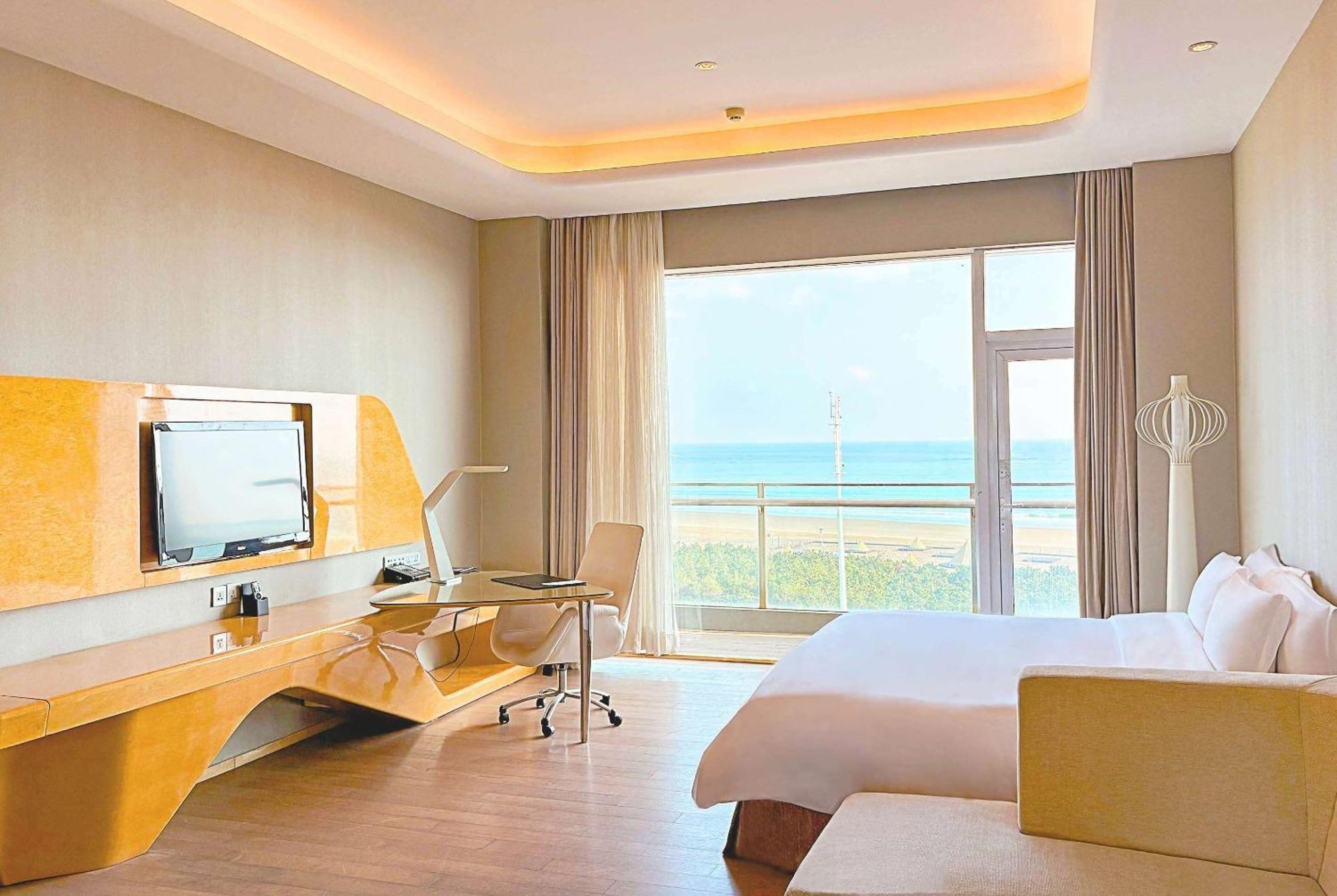 Wyndham Grand Qingdao Hotel Exterior foto