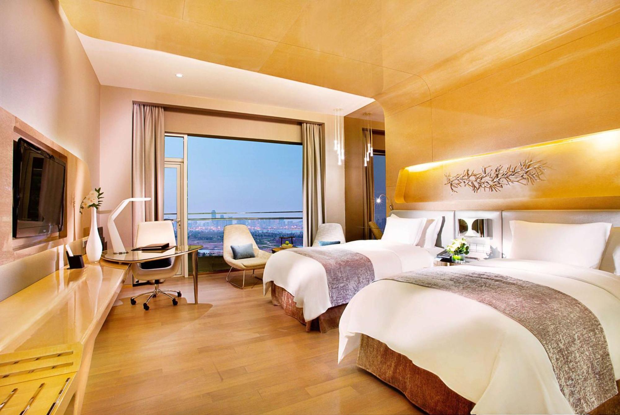 Wyndham Grand Qingdao Hotel Exterior foto