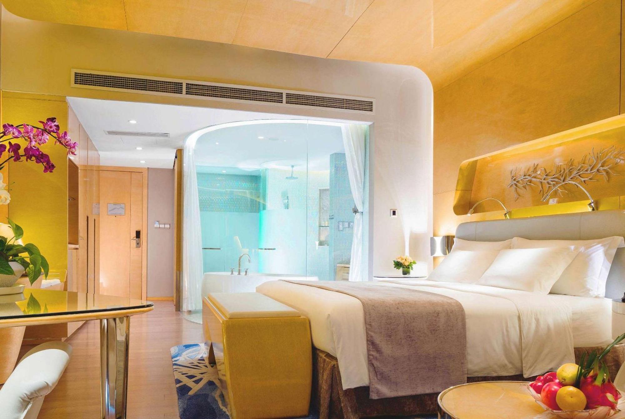Wyndham Grand Qingdao Hotel Exterior foto